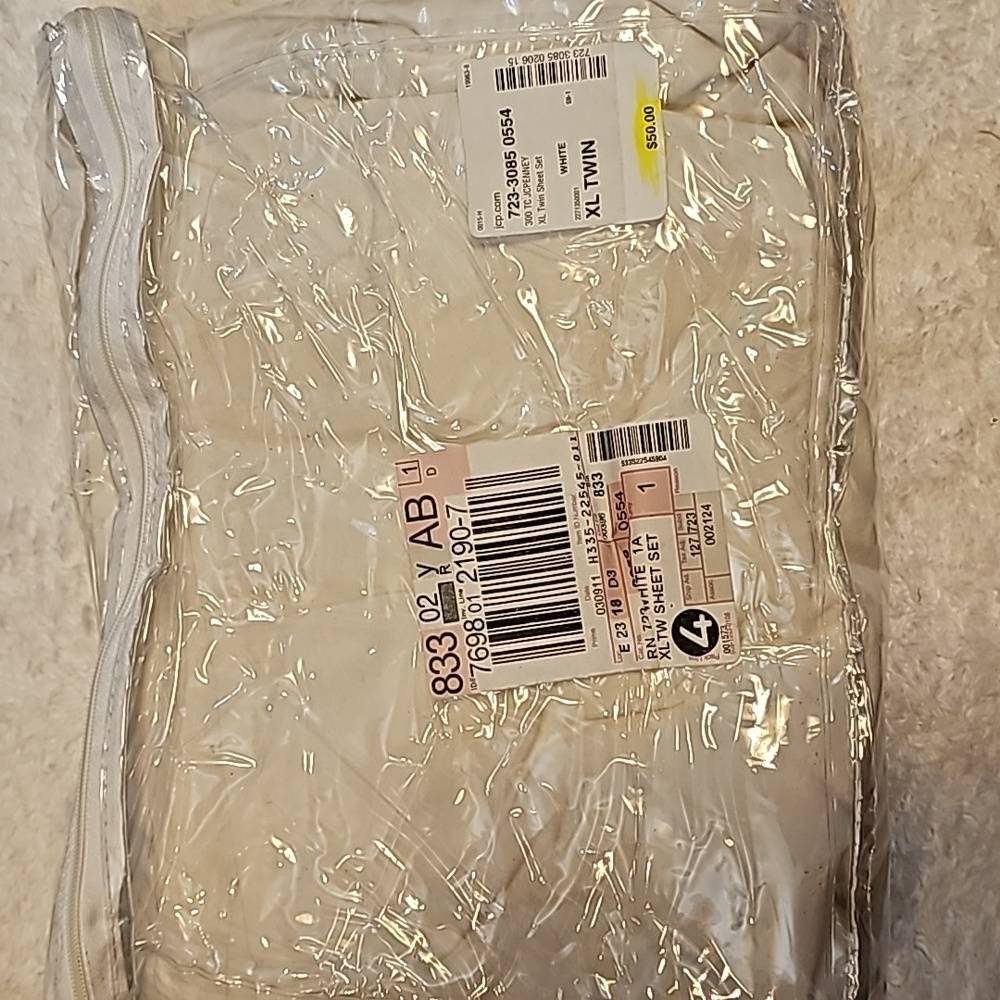 NWT XL Twin sheet set in White